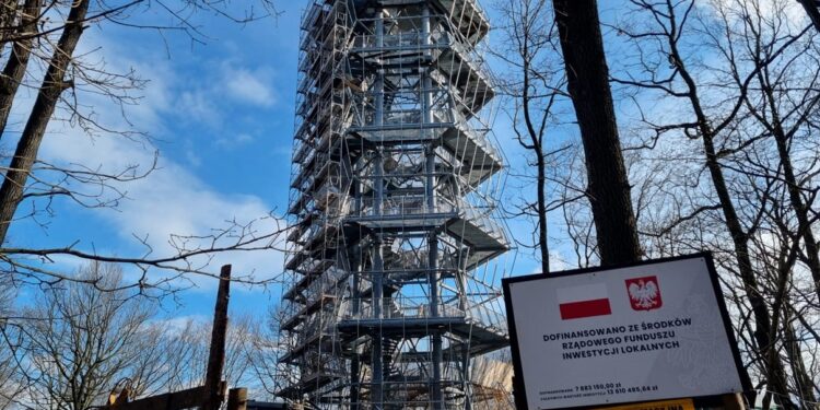 Otwarcie wieży widokowej w Parku Sobieskiego w Wałbrzychu