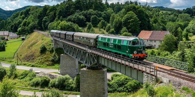 Kolejowe szlaki Dolnego Śląska: podróż zabytkową lokomotywą