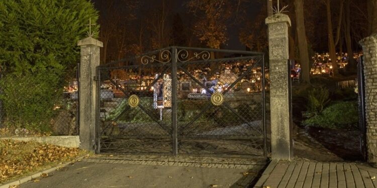 Zmiany organizacji ruchu w Wałbrzychu na 1 listopada – Wszystkich Świętych