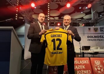 Marszałek Województwa Dolnośląskiego Paweł Gancarz podczas wyborów władz Dolnośląskiego Związku Piłki Nożnej