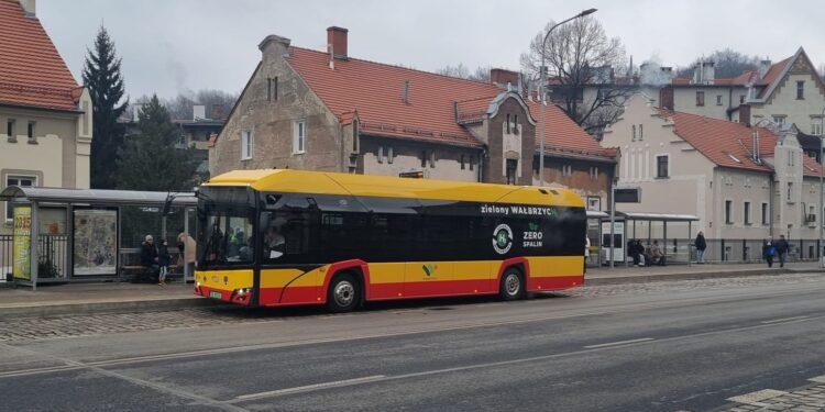 wodów wałbrzych autobusy
