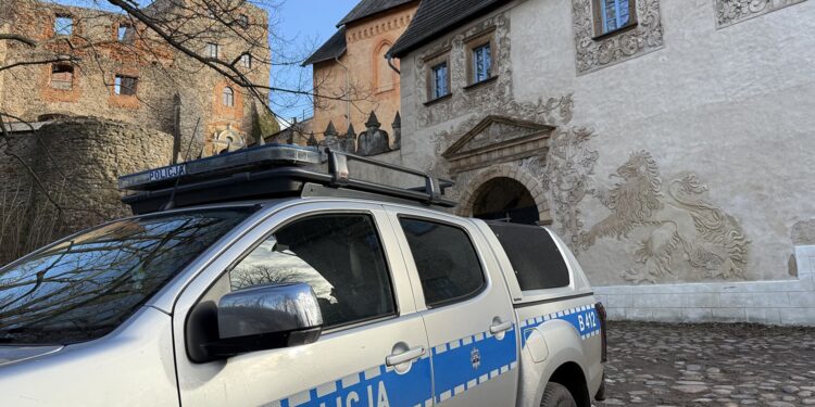 Policja na Zamku Grodno w Walimiu