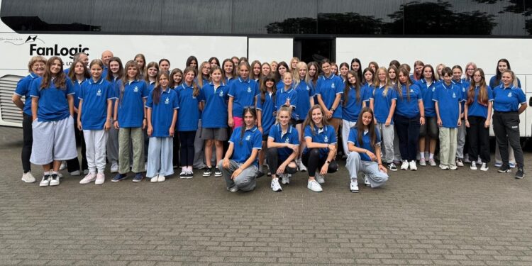 Drużyna MKS Chełmiec – od 18 lat wychowuje kolejne pokolenia wałbrzyskich siatkarek (fot. MKS Chełmiec Facebook