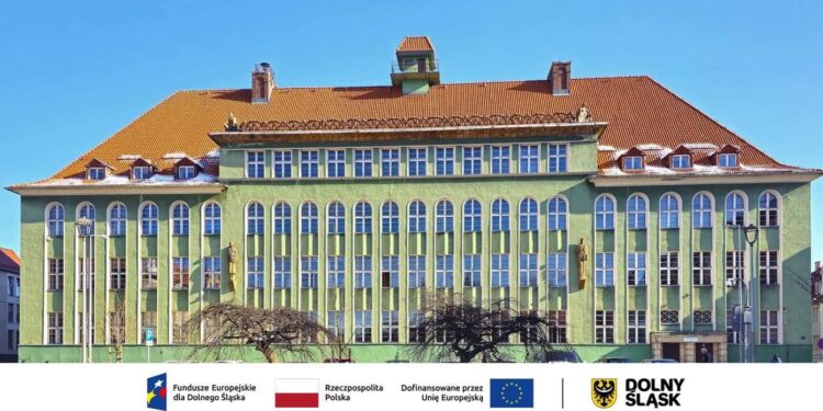 Podpisano umowę na modernizację I Liceum Ogólnokształcącego z Oddziałami Dwujęzycznymi w Wałbrzychu